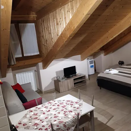 Lägenhet Mansarda Degli Artisti Turin