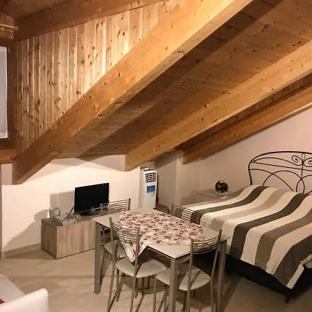Mansarda Degli Artisti Apartment